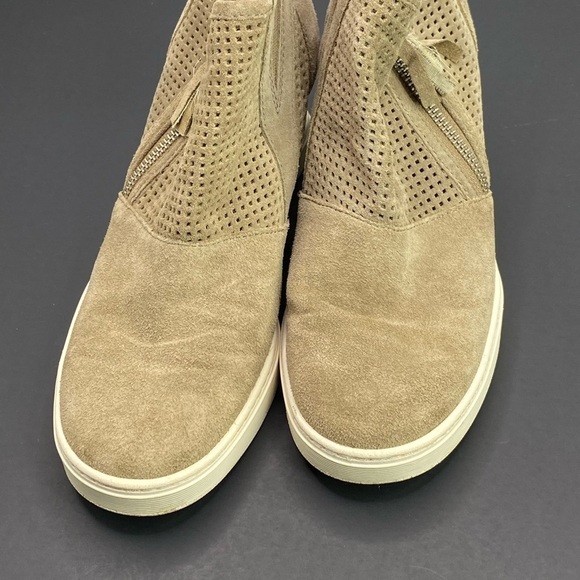 Sofft Tan Suede Perforated Ankle Boots Women’s Size 7.5 Side Zip - Picture 3 of 9